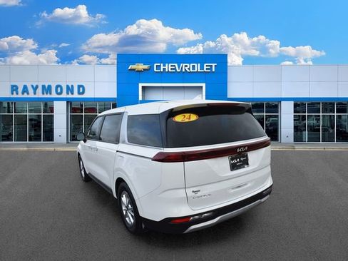 Used 2024 Kia Carnival LX FWD image 5