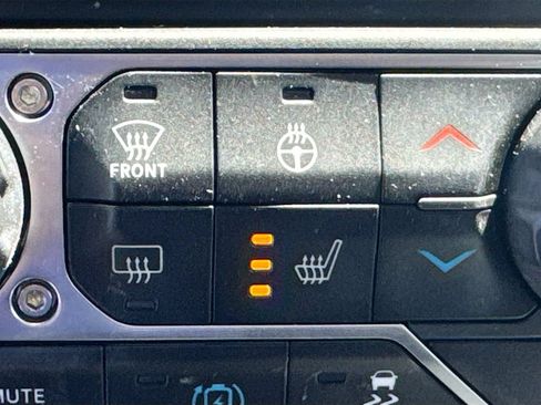 Used 2023 Jeep Wrangler Unlimited w/ Cold Weather Group AWD/4WD image 21