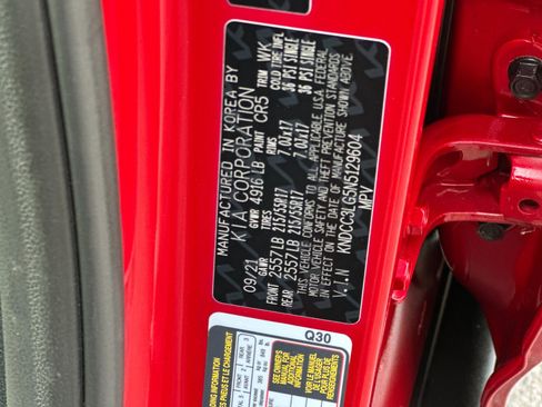 Used 2022 Kia Niro EX image 29