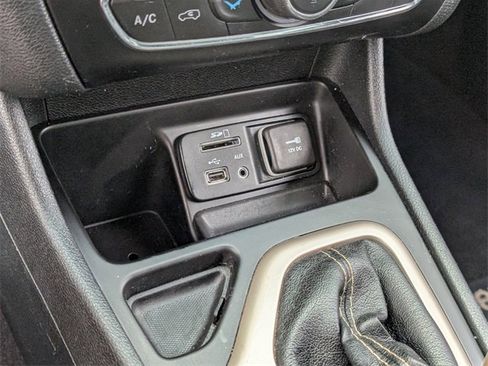 Used 2018 Jeep Cherokee Limited w/ Luxury Group image 23