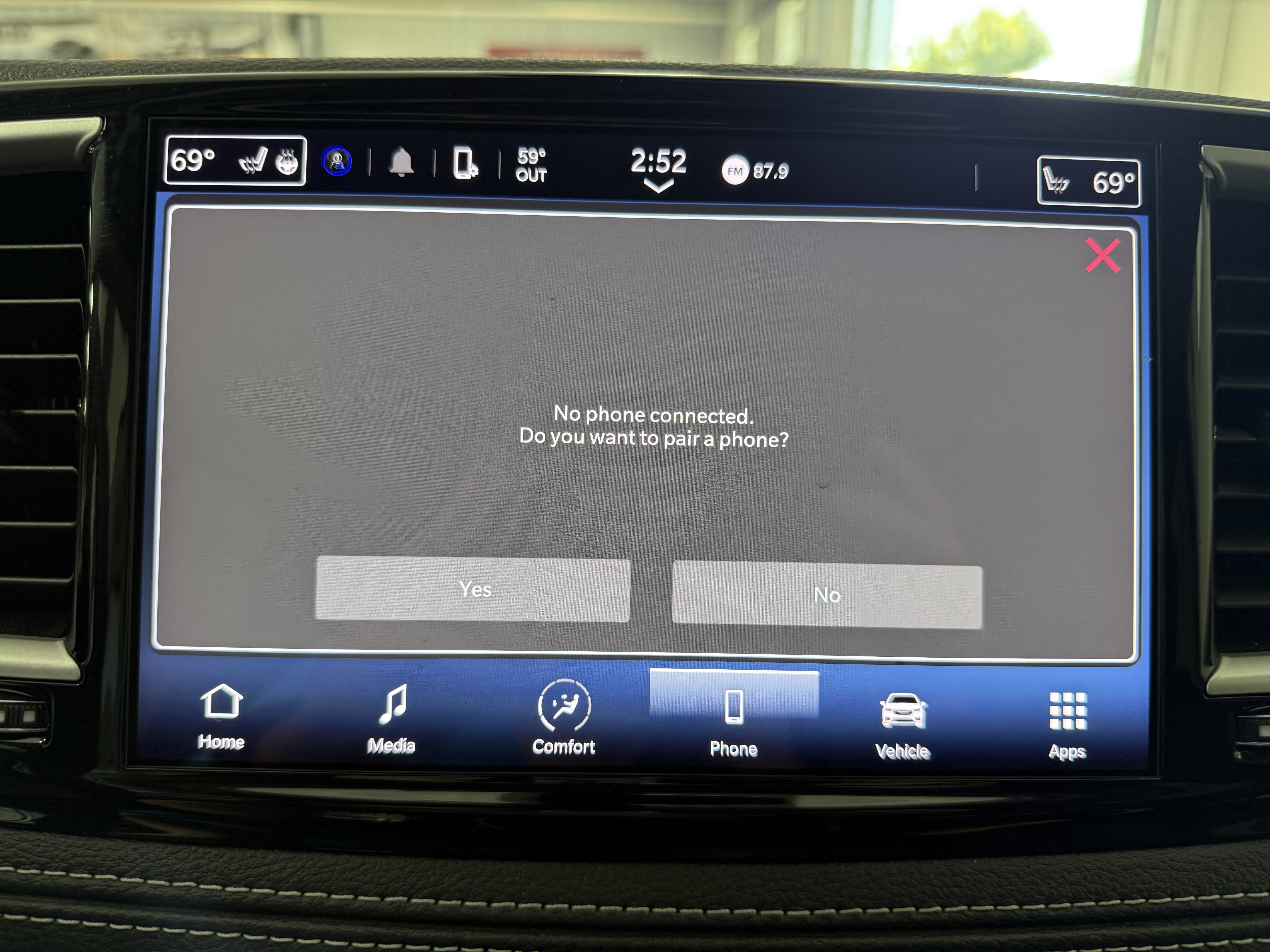 Used 2024 Chrysler Pacifica Touring-L FWD image 27