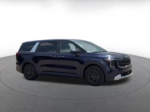 Used 2026 Kia Carnival FWD image 2