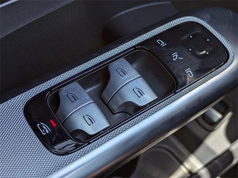 Used 2024 Mercedes-Benz GLC 300 4MATIC image 23