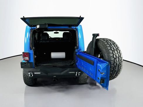 Used 2015 Jeep Wrangler Unlimited Sahara AWD/4WD image 28