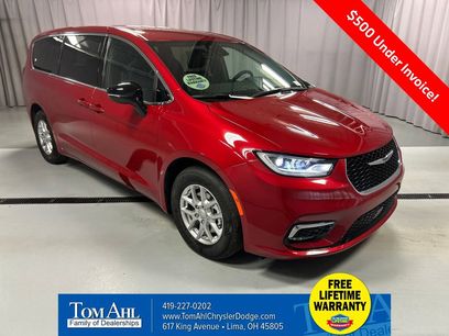 New 2026 Chrysler Pacifica Select