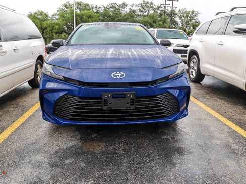 Used 2025 Toyota Camry LE FWD image 4