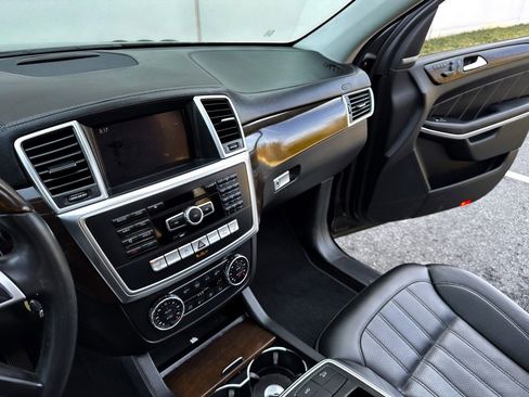 Used 2013 Mercedes-Benz GL 450 4MATIC w/ Premium 2 Pkg image 18