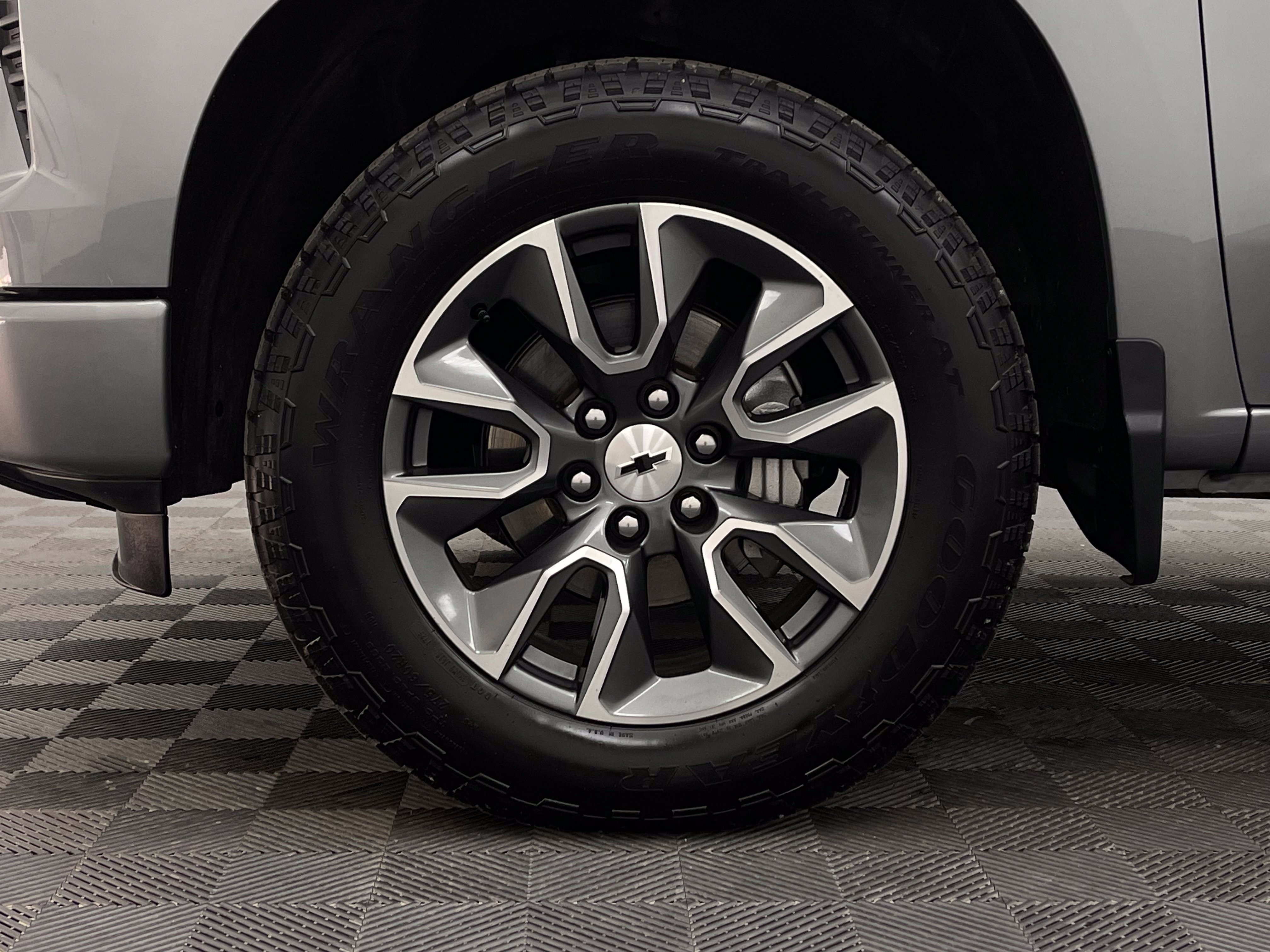 Used 2024 Chevrolet Silverado 1500 RST AWD/4WD image 13