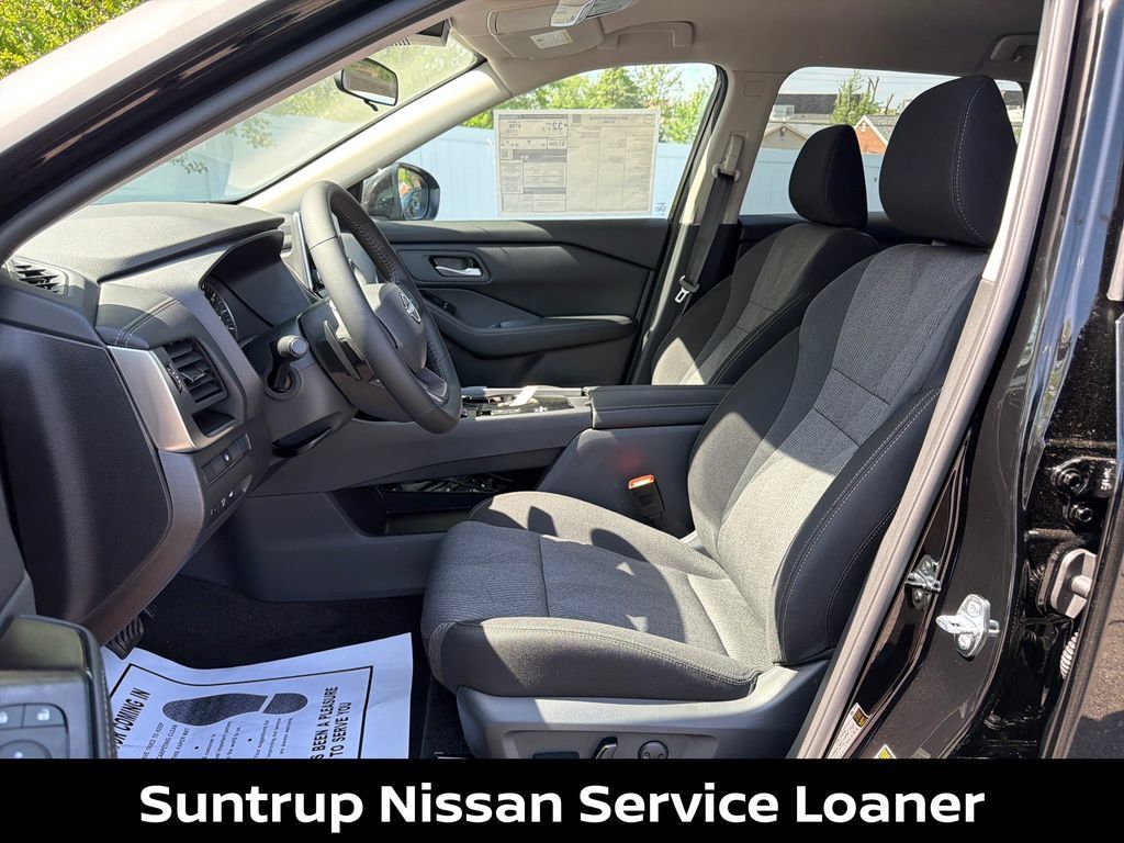 Certified 2026 Nissan Rogue SV FWD image 11