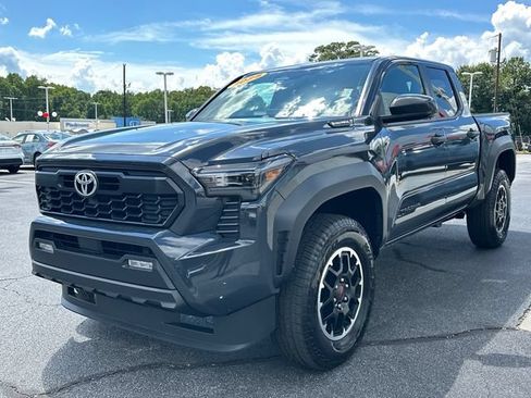 Used 2025 Toyota Tacoma TRD Off-Road AWD/4WD image 8