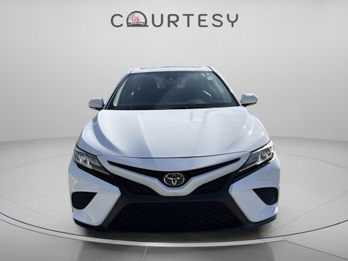 Used 2020 Toyota Camry SE image 10