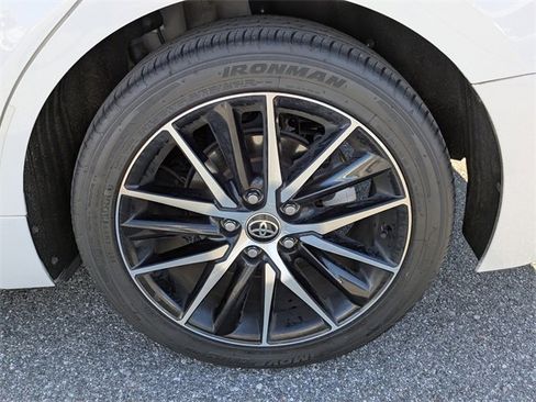 Used 2021 Toyota Camry SE image 11