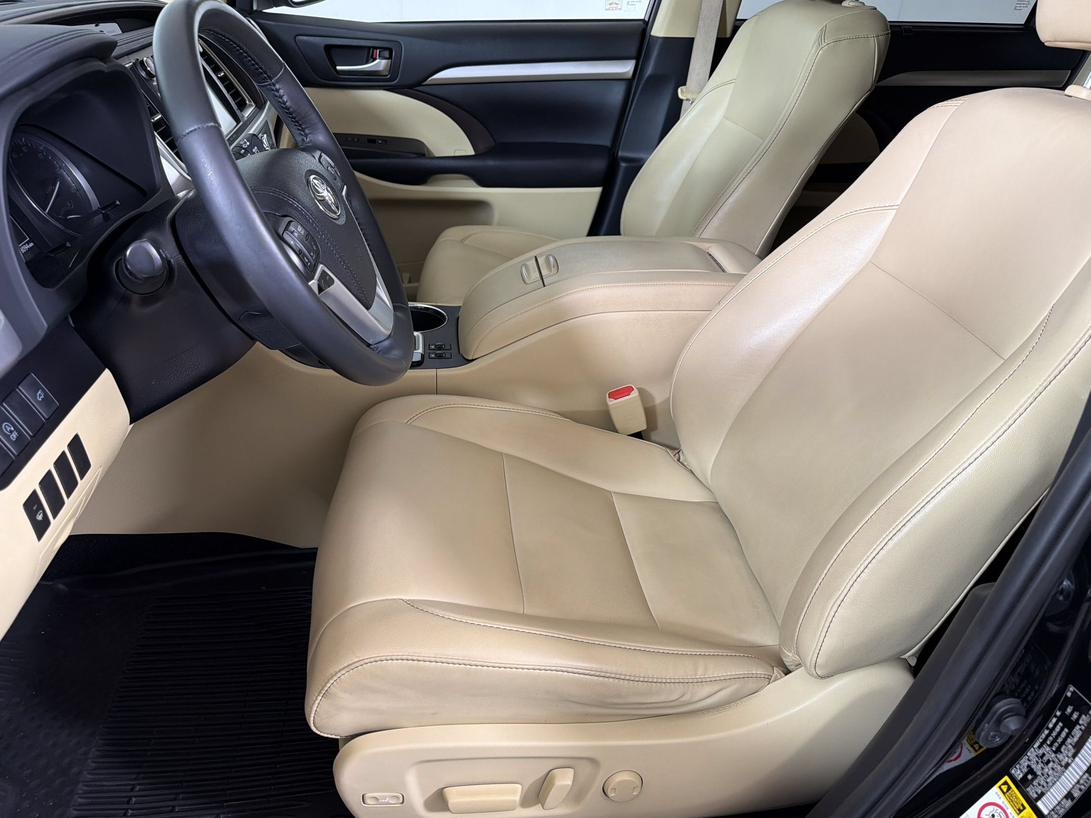 Used 2019 Toyota Highlander XLE AWD/4WD image 5