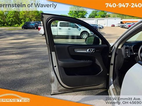 Used 2024 Volvo XC40 B5 Plus w/ Climate Package image 12