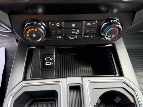 Used 2019 Ford F150 XLT w/ Equipment Group 302A Luxury AWD/4WD image 40