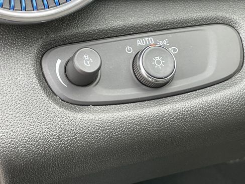 Used 2024 Chevrolet Trax LT image 28