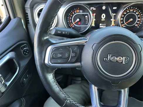 Used 2020 Jeep Gladiator Overland image 37
