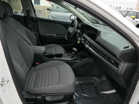 Certified 2025 Kia K4 EX image 27