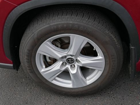 Certified 2022 Toyota Highlander LE image 15