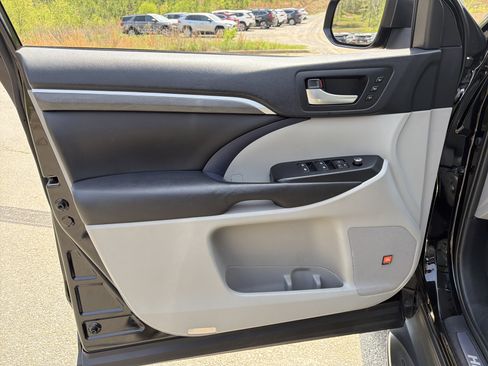 Used 2019 Toyota Highlander Limited Platinum image 10