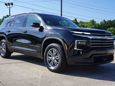 Used 2026 Chevrolet Traverse LT AWD/4WD image 2
