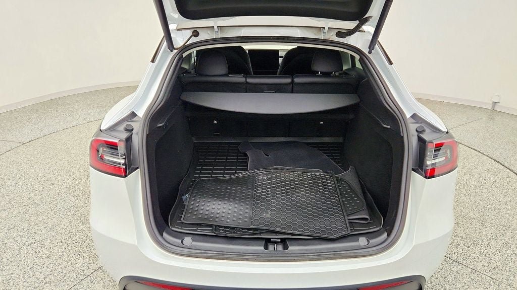 Used 2023 Tesla Model Y Long Range AWD/4WD image 23