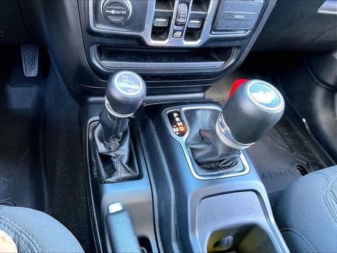 Used 2023 Jeep Wrangler Unlimited Sport AWD/4WD image 31