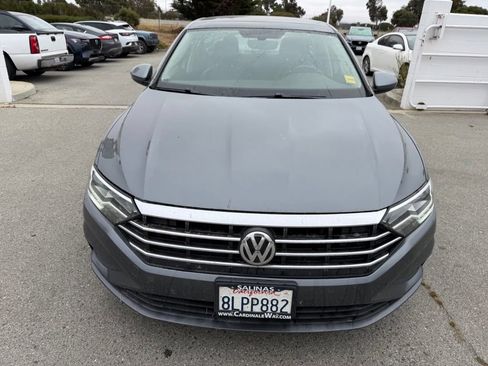 Used 2019 Volkswagen Jetta SE w/ Cold Weather Package FWD image 4