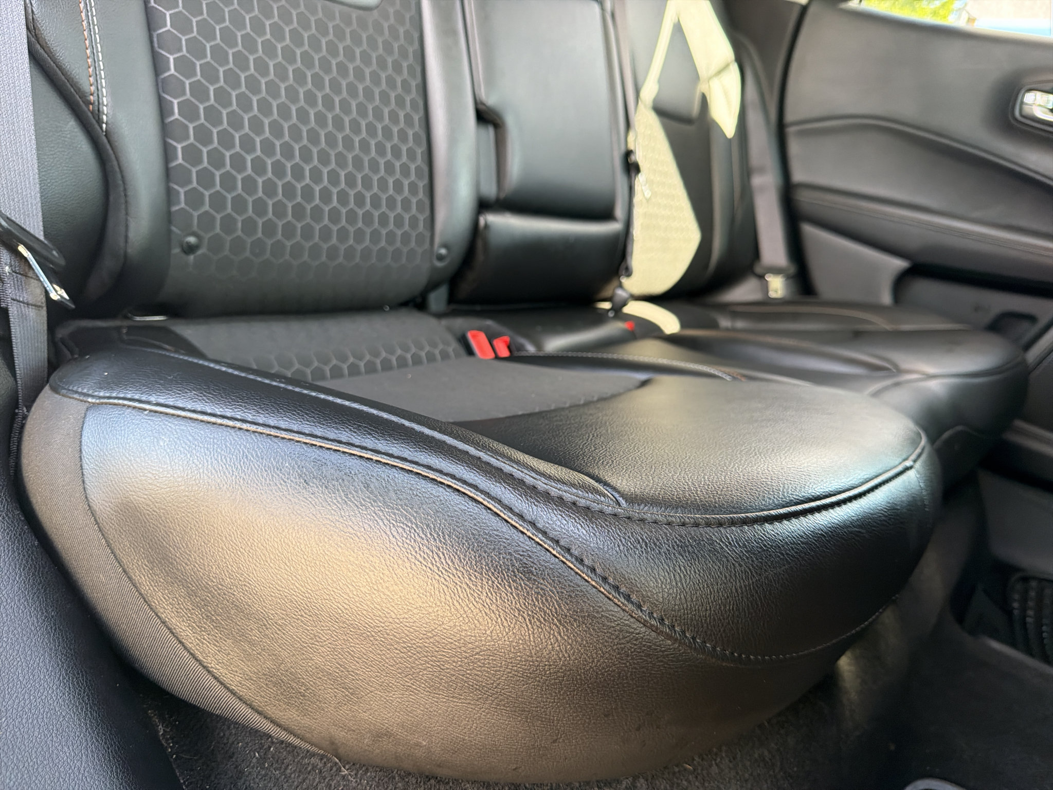 Used 2019 Jeep Compass Latitude w/ Cold Weather Group AWD/4WD image 19