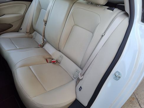 Used 2019 Buick Regal Preferred image 22