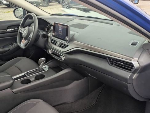 Used 2025 Nissan Altima 2.5 SV FWD image 29