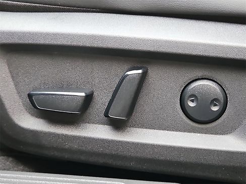 Certified 2025 Nissan Rogue Platinum image 27