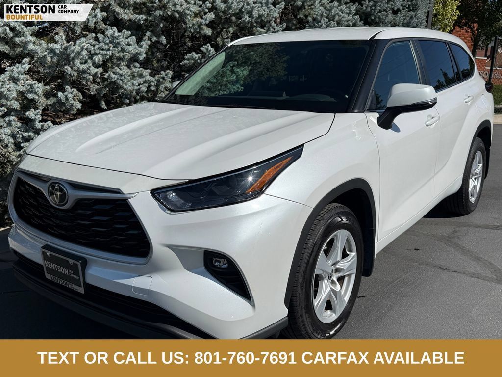 Used 2025 Toyota Highlander LE AWD/4WD image 3