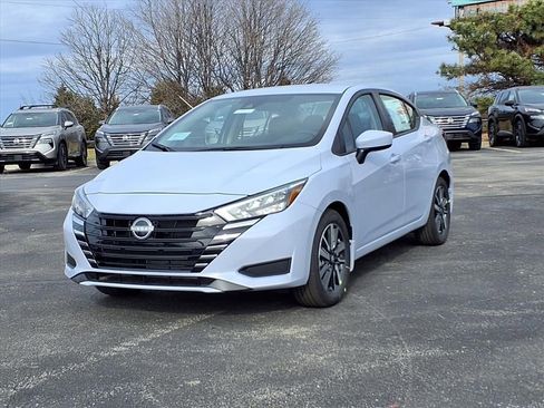 New 2025 Nissan Versa SV w/ Trunk Package FWD image 2