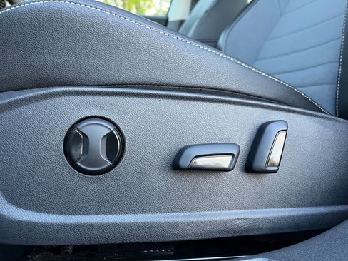 Used 2025 Volkswagen Jetta SE image 24