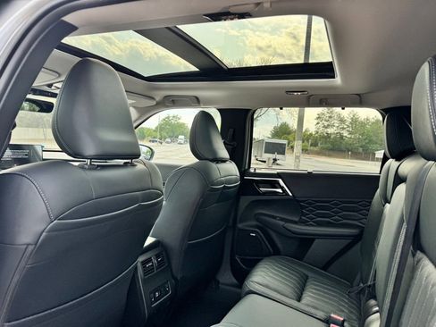 New 2026 Mitsubishi Outlander SEL FWD image 17