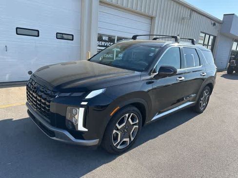 Used 2023 Hyundai Palisade Limited w/ Cargo Package image 2