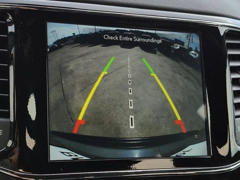 Used 2020 Jeep Grand Cherokee Altitude image 16