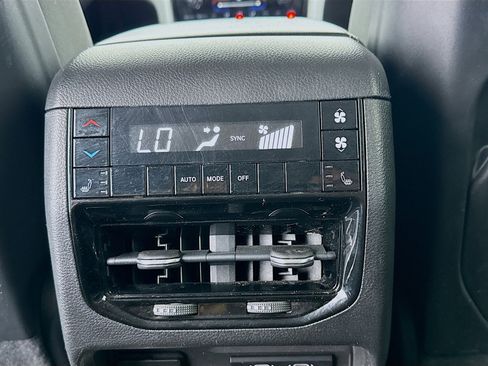 Used 2022 Jeep Grand Cherokee L Limited image 17