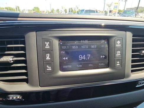 Used 2017 Chrysler Pacifica LX FWD image 16