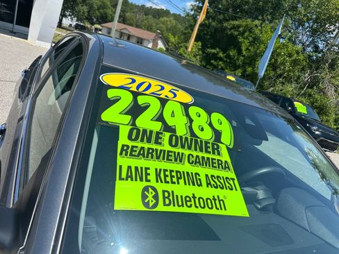 Used 2025 Nissan Altima 2.5 SV FWD image 23