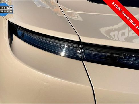 Used 2022 Porsche Taycan image 28