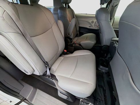 Used 2024 Toyota Sienna XLE w/ XLE Plus Package image 15
