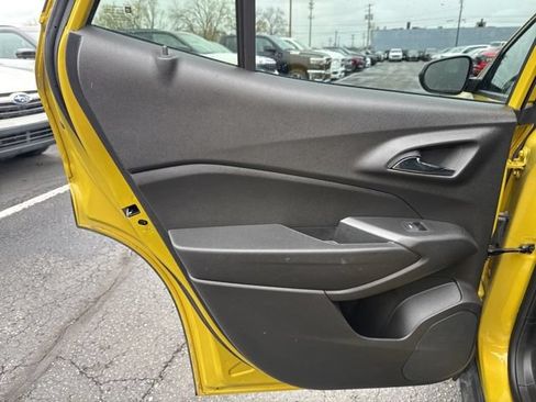 Used 2024 Chevrolet Trax RS w/ Sunroof Package FWD image 21