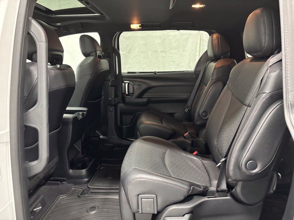Used 2026 Toyota Sienna Limited FWD image 49