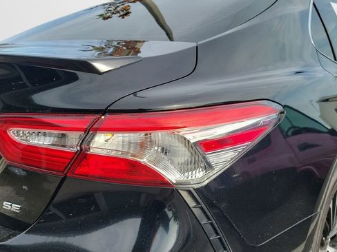 Used 2020 Toyota Camry SE w/ Convenience Package FWD image 12