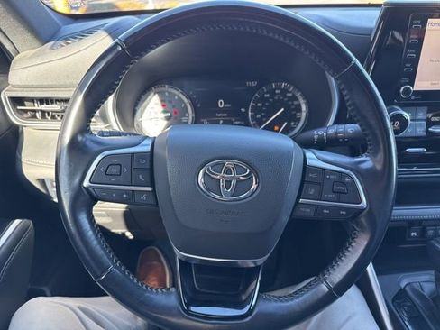 Used 2021 Toyota Highlander XSE image 11