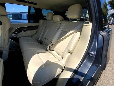 New 2025 Land Rover Range Rover SE image 11