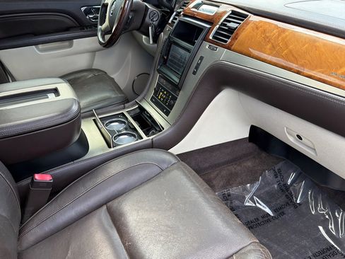 Used 2013 Cadillac Escalade ESV Platinum AWD/4WD image 19
