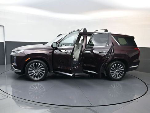 Used 2024 Hyundai Palisade Calligraphy image 25